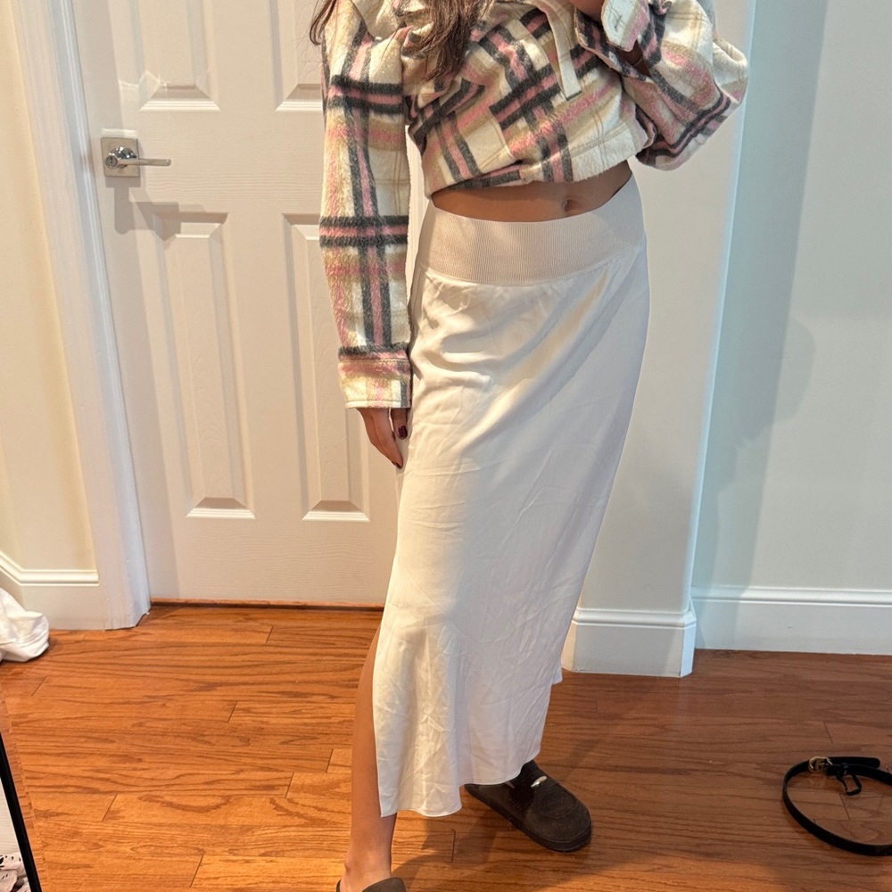 Theory Cream Maxi Skirt with Ribbed Waist